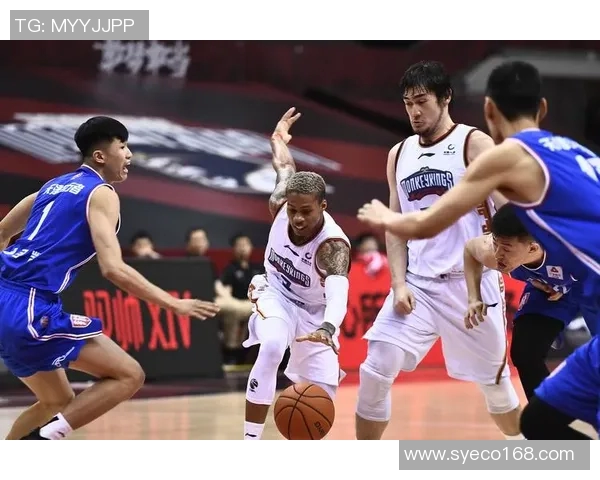 南京同曦与天津男篮激战正酣谁能在赛场上笑到最后